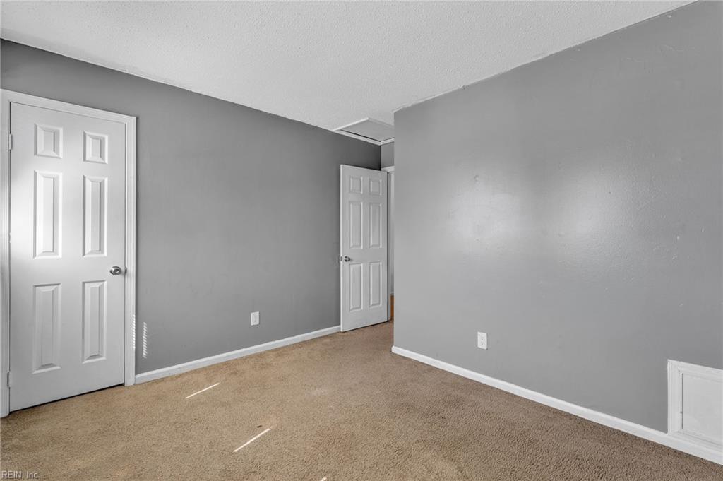 1429 Bridle Creek Blvd Property Photo 39