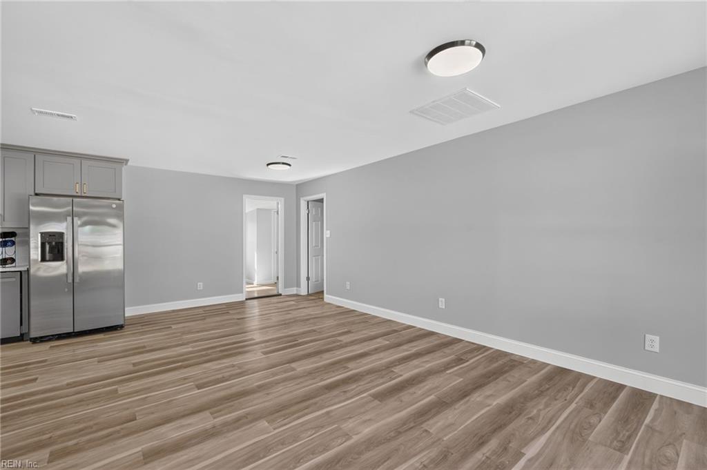 1820 Moger Dr Property Photo 6