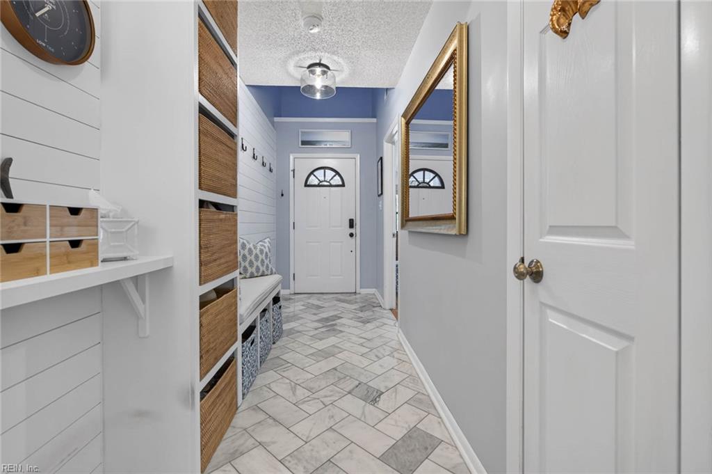 2169 Woodlawn Ave Property Photo 4
