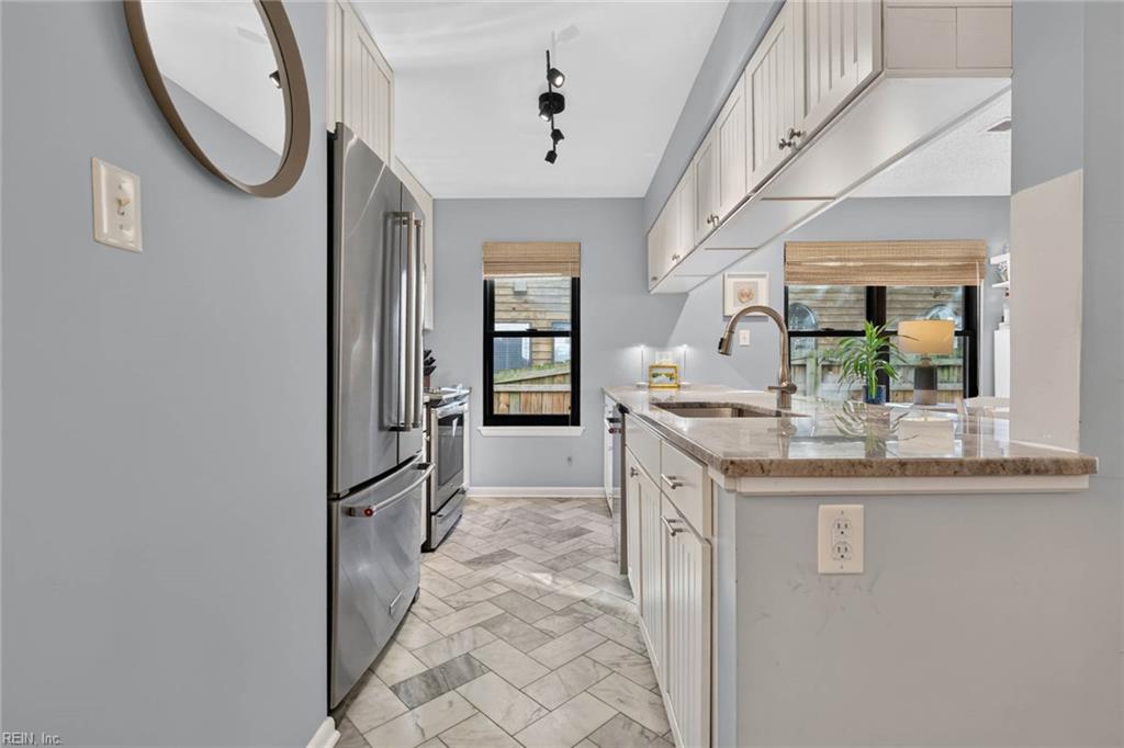 2169 Woodlawn Ave Property Photo 15