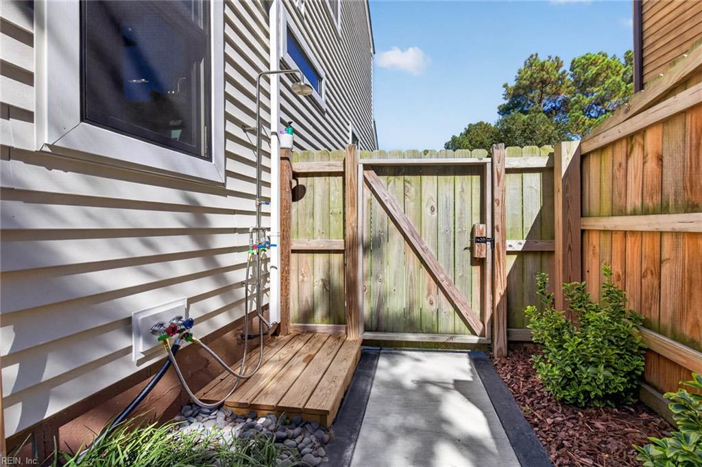 2169 Woodlawn Ave Property Photo 44