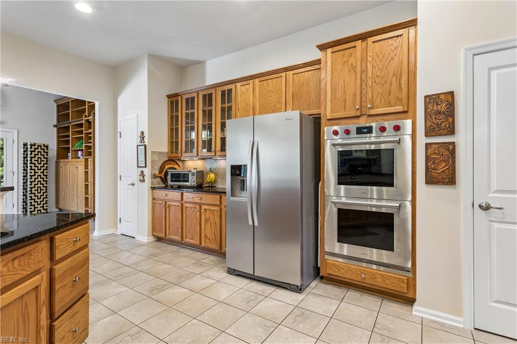 4064 Penzance Pl Property Photo 23