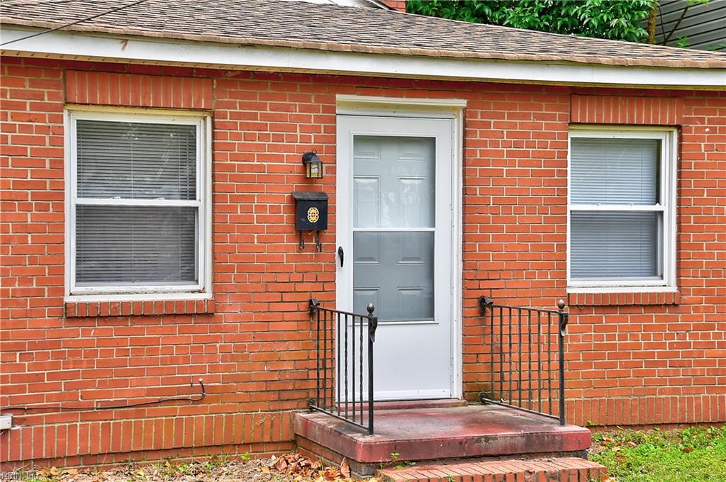 215 Forrest Ave Property Photo 3