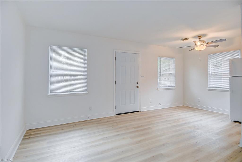 215 Forrest Ave Property Photo 4