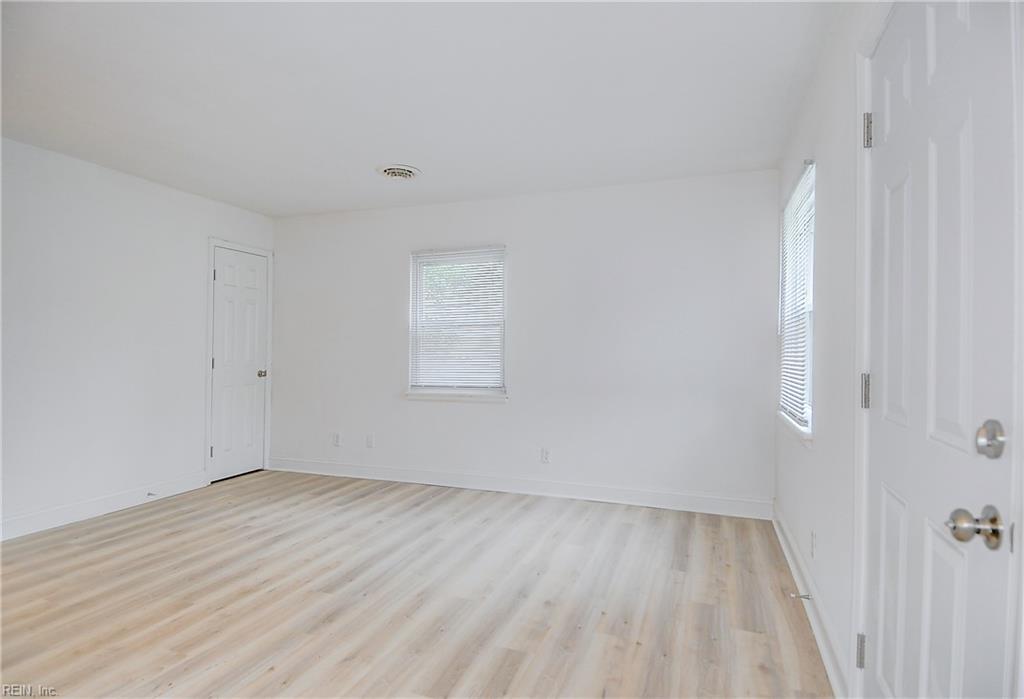215 Forrest Ave Property Photo 5