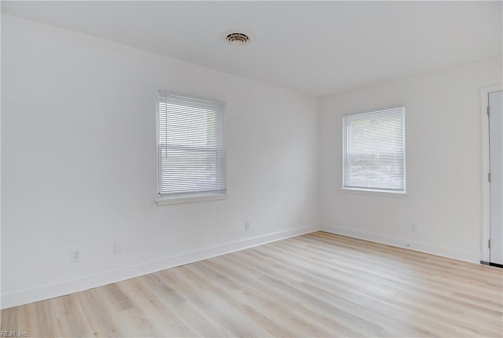215 Forrest Ave Property Photo 7