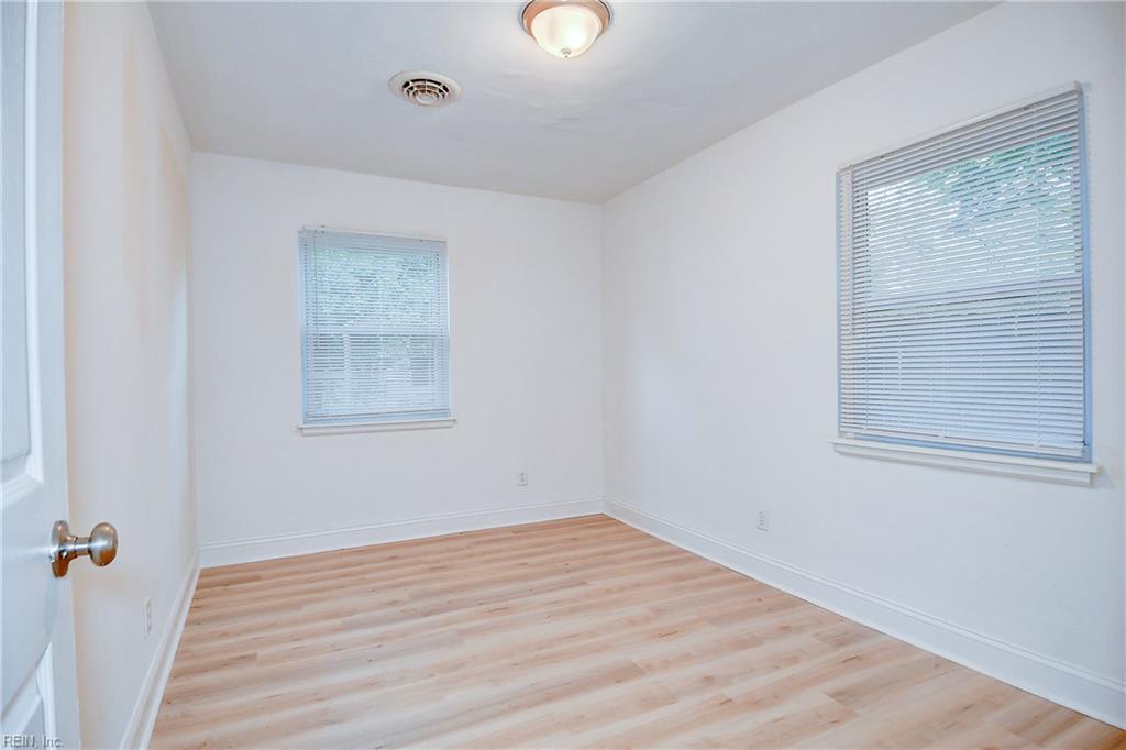 215 Forrest Ave Property Photo 16