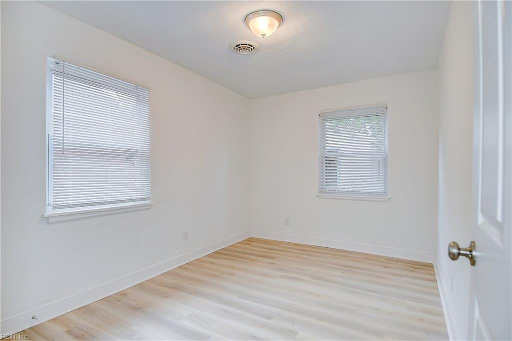 215 Forrest Ave Property Photo 18