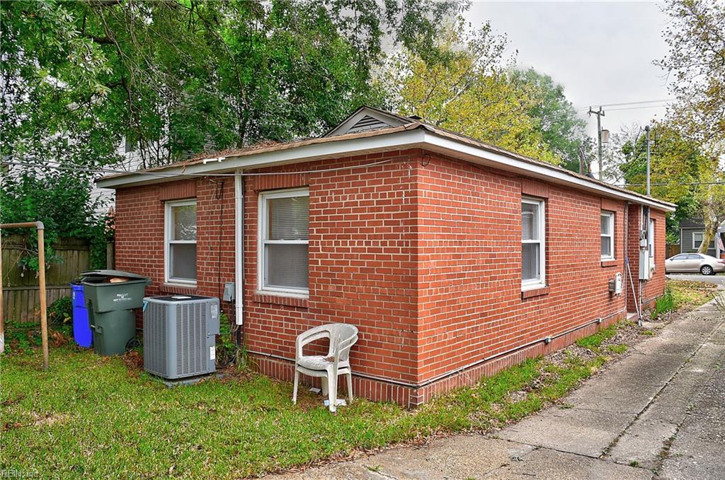 215 Forrest Ave Property Photo 22