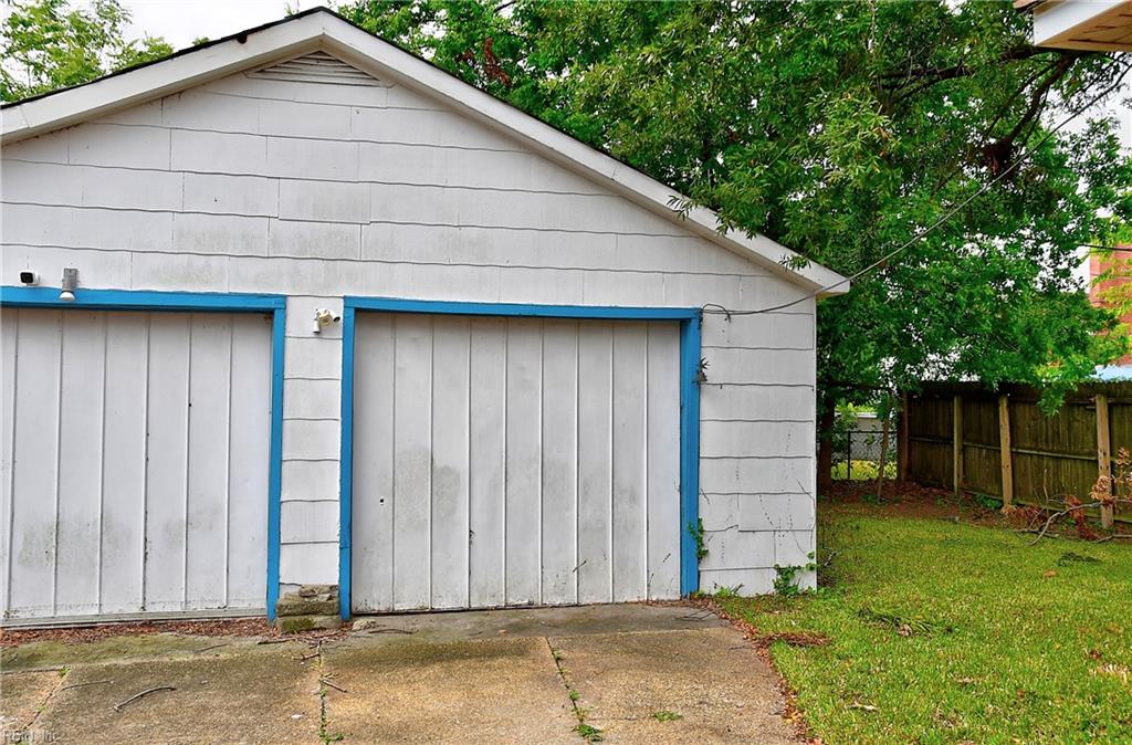 215 Forrest Ave Property Photo 25
