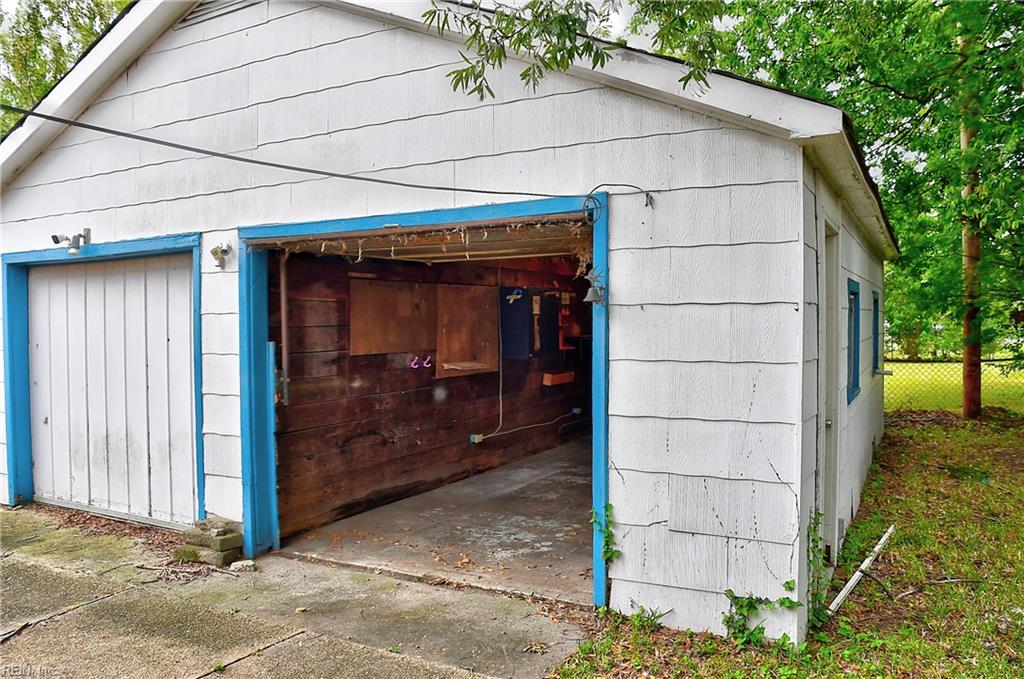 215 Forrest Ave Property Photo 26