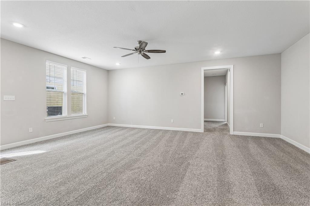 117 Mainsail Loop Property Photo 13