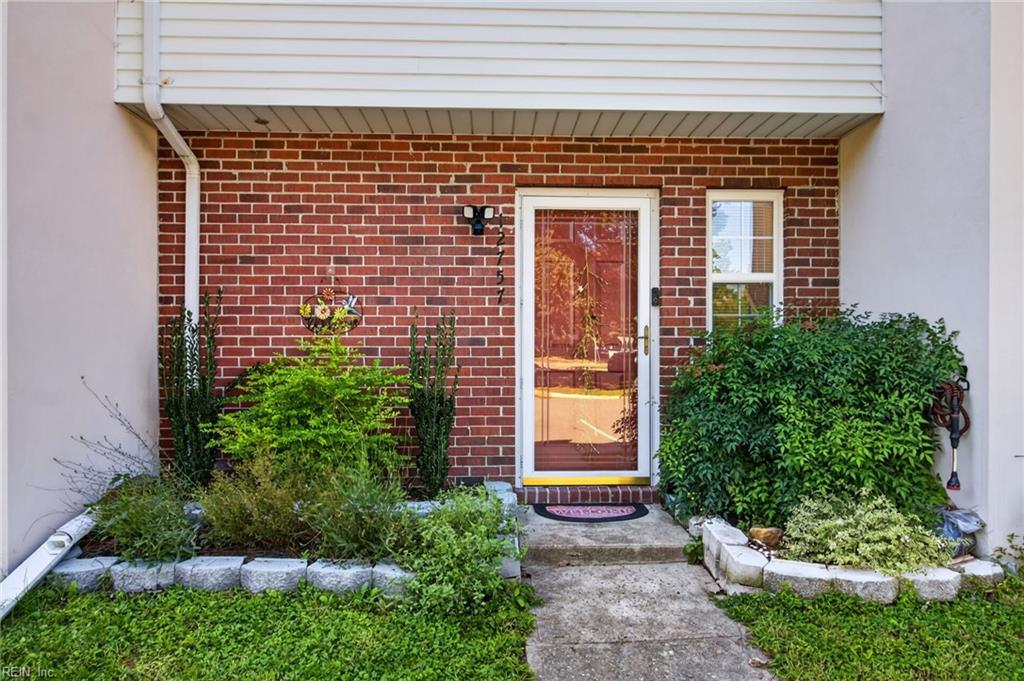 12757 Woodside Ln Property Photo 2