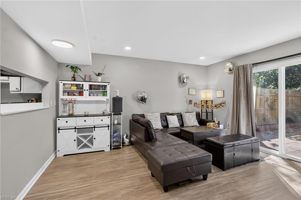 12757 Woodside Ln Property Photo 8