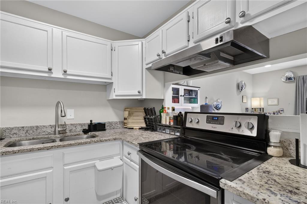 12757 Woodside Ln Property Photo 10
