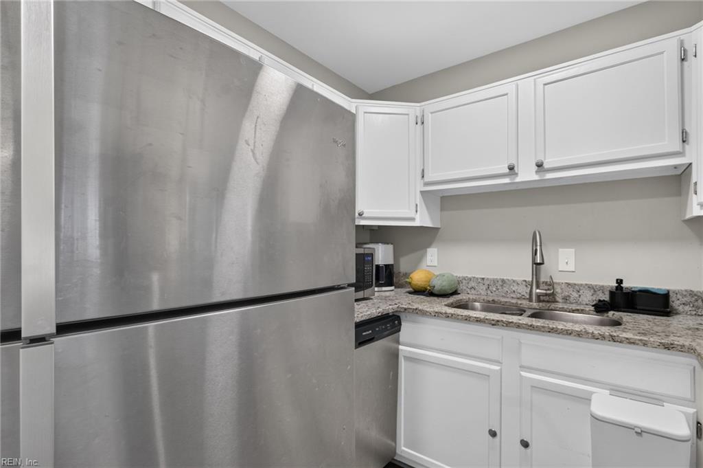 12757 Woodside Ln Property Photo 13