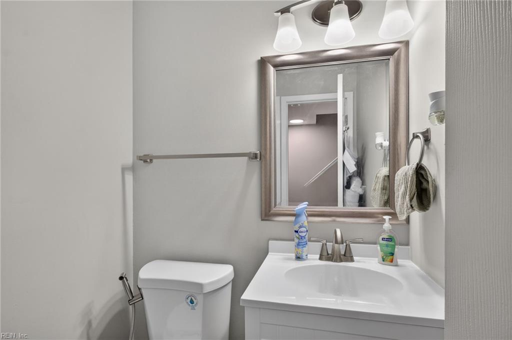 12757 Woodside Ln Property Photo 14