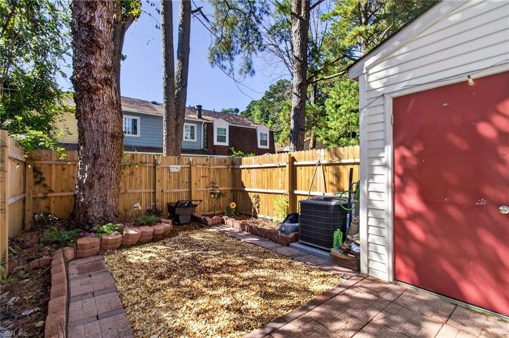 12757 Woodside Ln Property Photo 22