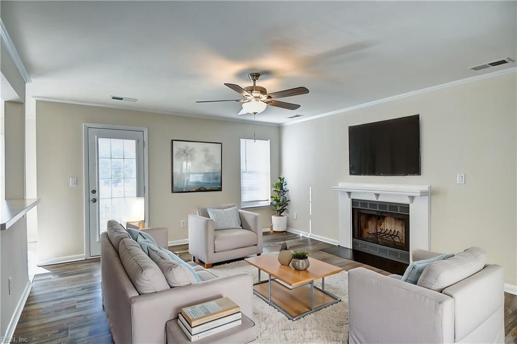 1813 Chantilly Ct Property Photo 2