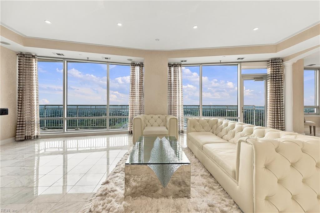 4545 Commerce St Property Photo 6