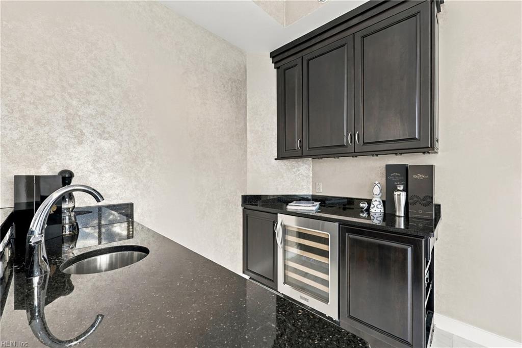 4545 Commerce St Property Photo 12