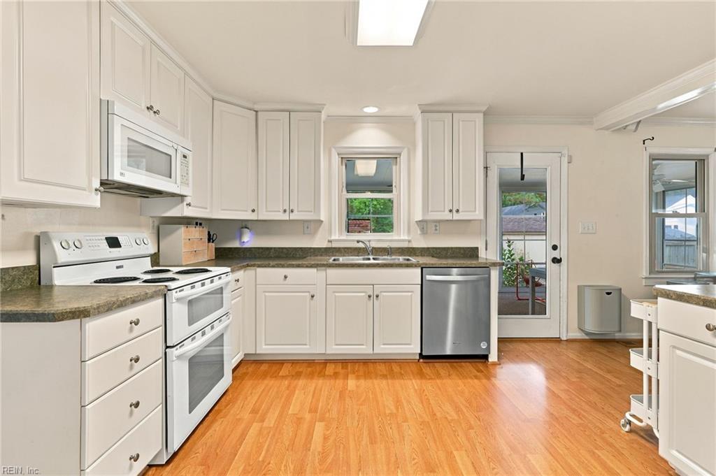 7371 Kirby Cres Property Photo 6