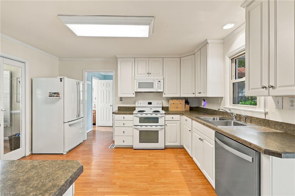 7371 Kirby Cres Property Photo 8