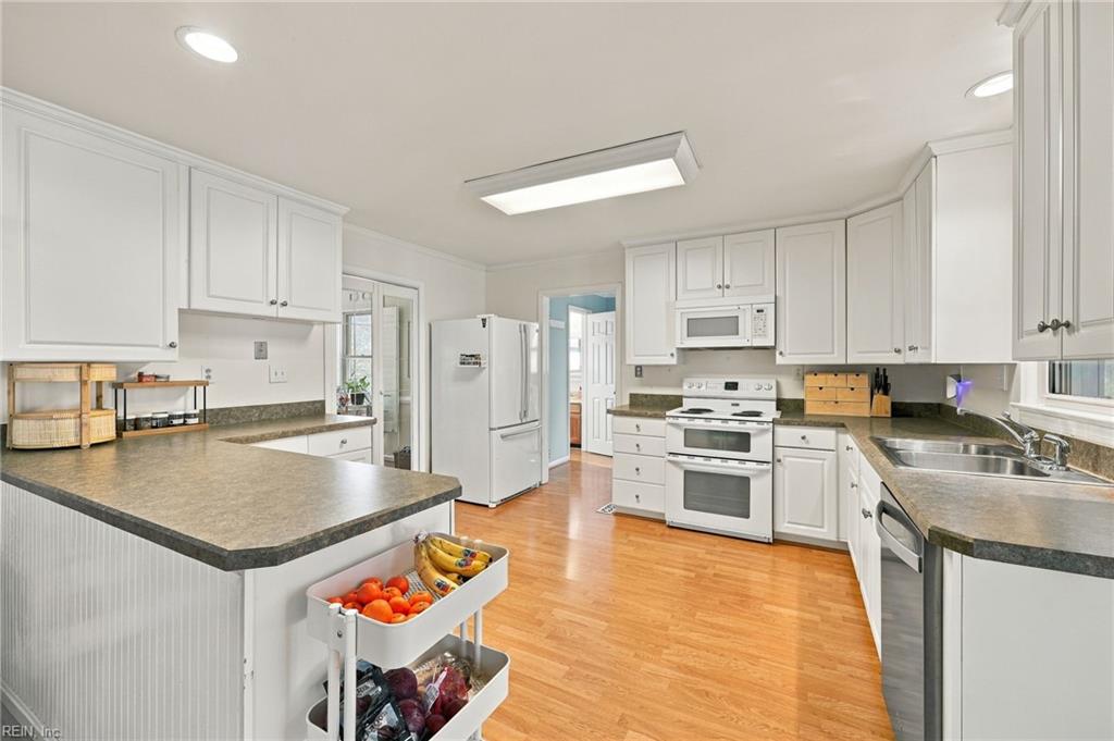 7371 Kirby Cres Property Photo 9