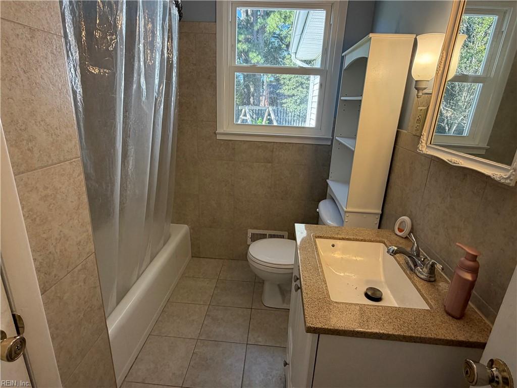 706 Berkshire Rd Property Photo 17