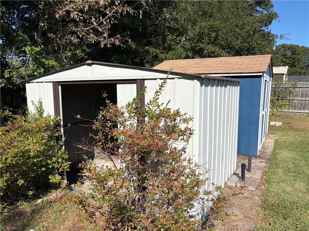 706 Berkshire Rd Property Photo 24