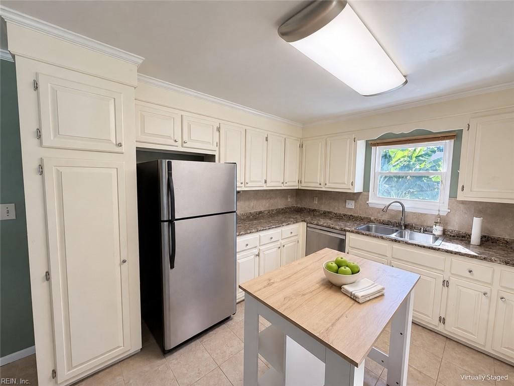 706 Berkshire Rd Property Photo 28
