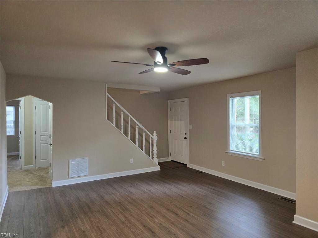 8452 Carlton St Property Photo 3