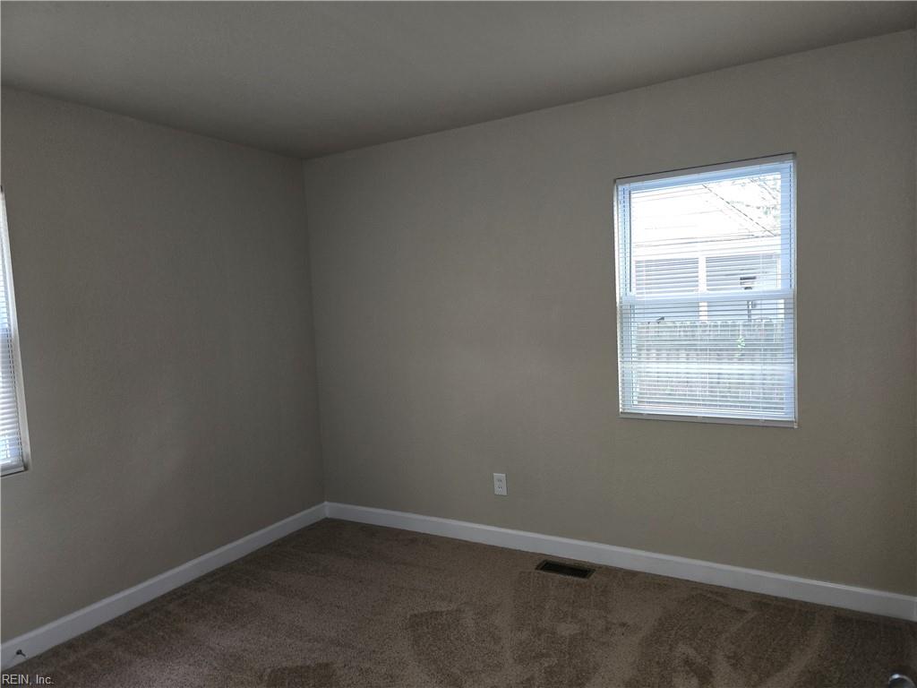 8452 Carlton St Property Photo 15