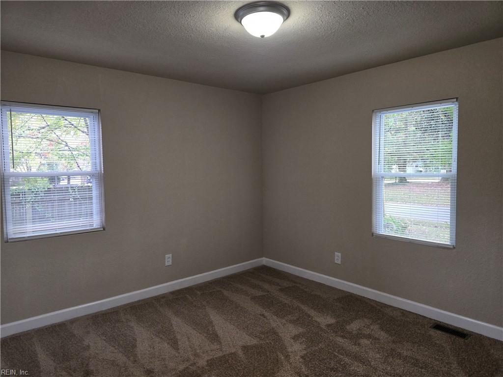 8452 Carlton St Property Photo 17