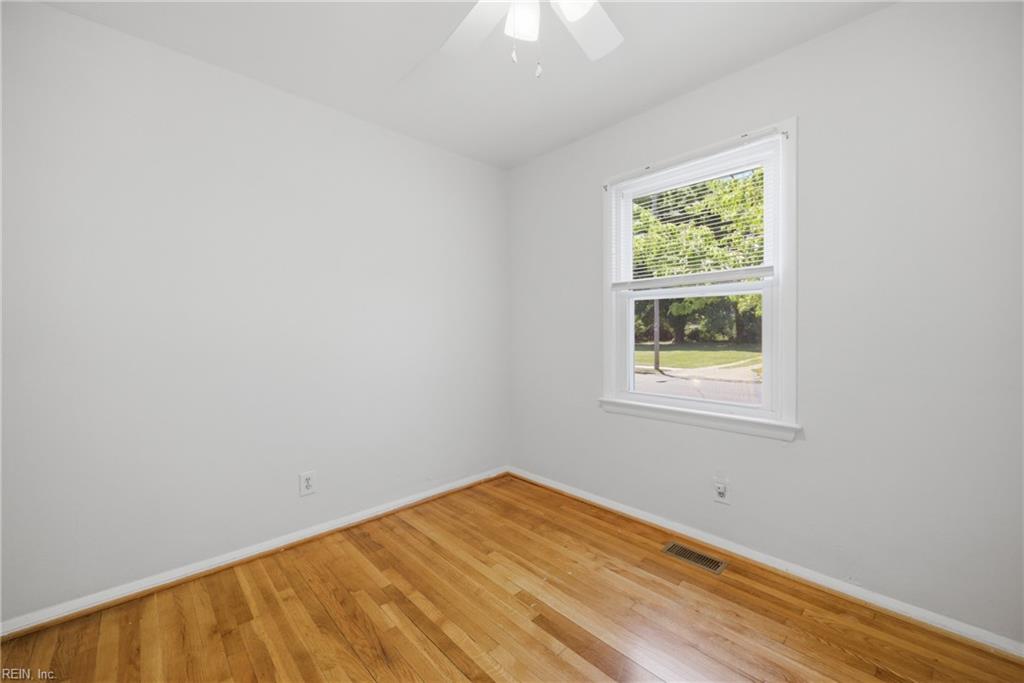 804 Roseclair Street Property Photo 8
