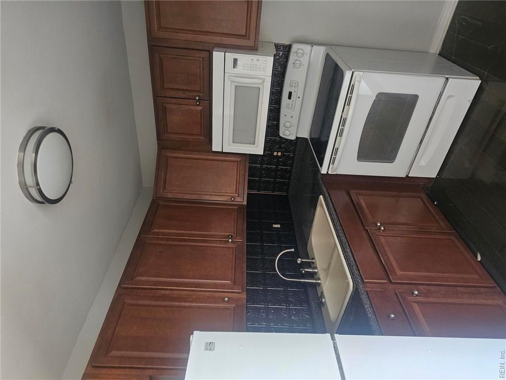 420 Pendleton St Property Photo 2