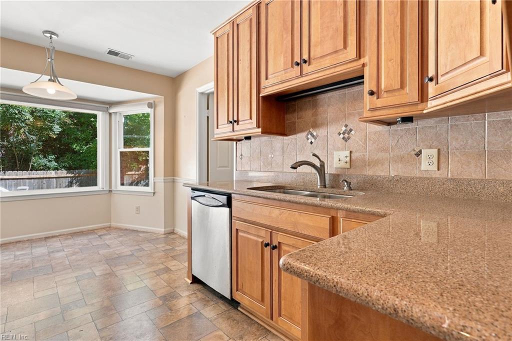 1609 Macroger Ct Property Photo 3