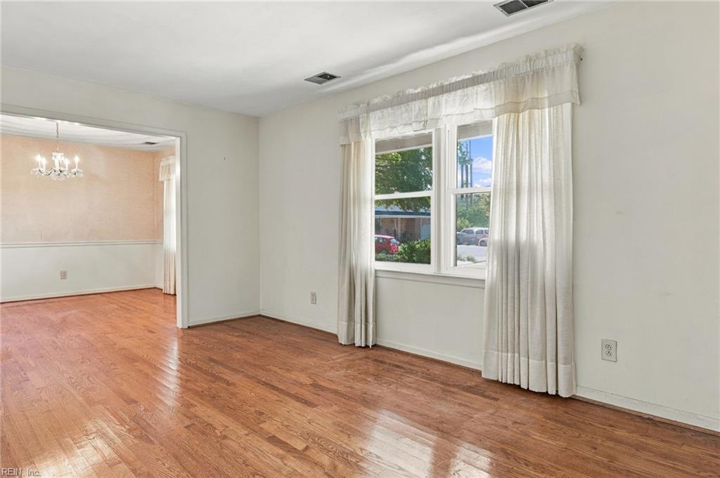 1609 Macroger Ct Property Photo 6