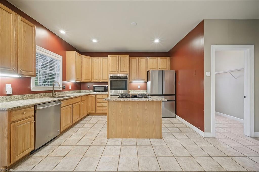 105 Meredith Way Property Photo 14
