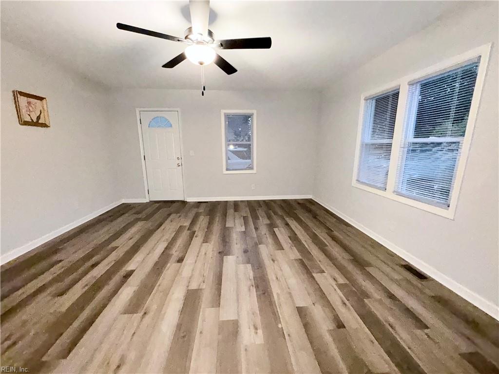8022 Chesapeake Blvd Property Photo 3