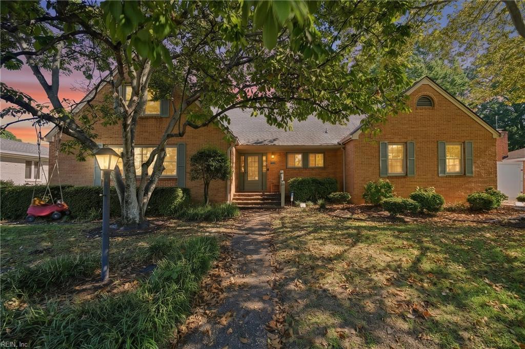 6820 Woodridge Dr Property Photo 1