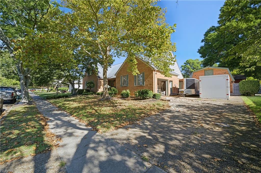 6820 Woodridge Dr Property Photo 3