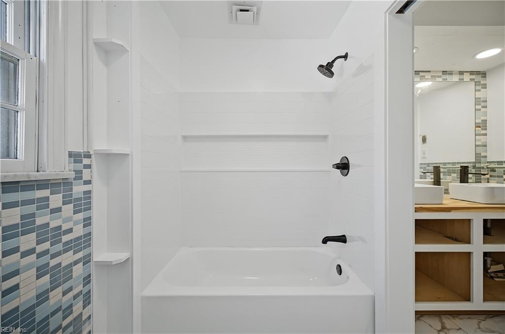 6820 Woodridge Dr Property Photo 27