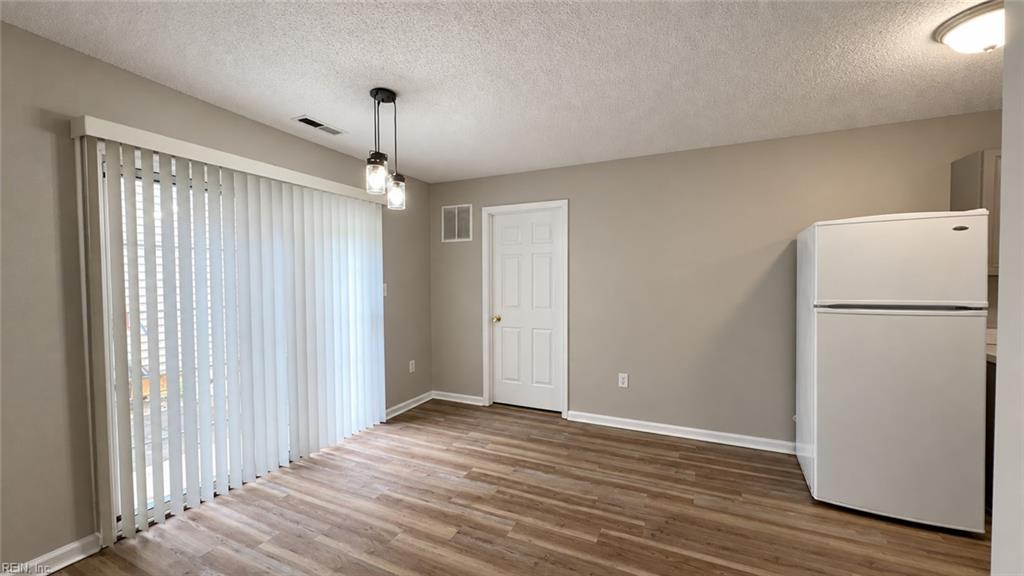 5505 Fountain Ct Property Photo 3