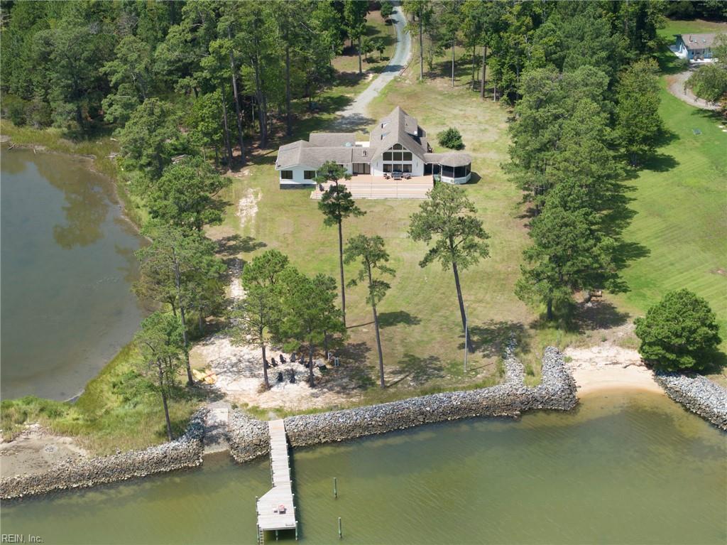 687 Clark Point Dr Property Photo 4