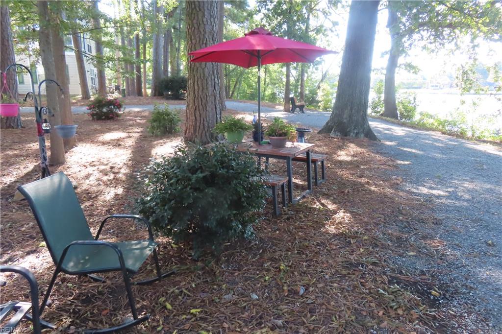 1102 Sawgrass Ln N Property Photo 2