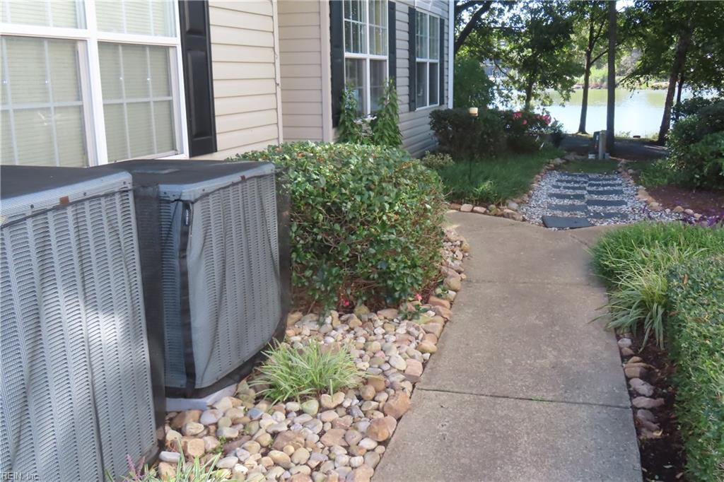 1102 Sawgrass Ln N Property Photo 4