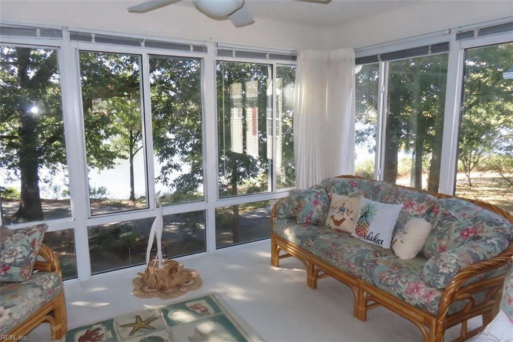 1102 Sawgrass Ln N Property Photo 11