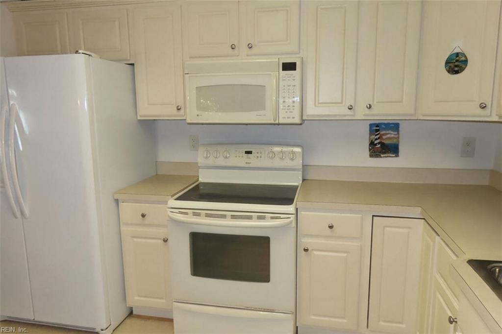 1102 Sawgrass Ln N Property Photo 13
