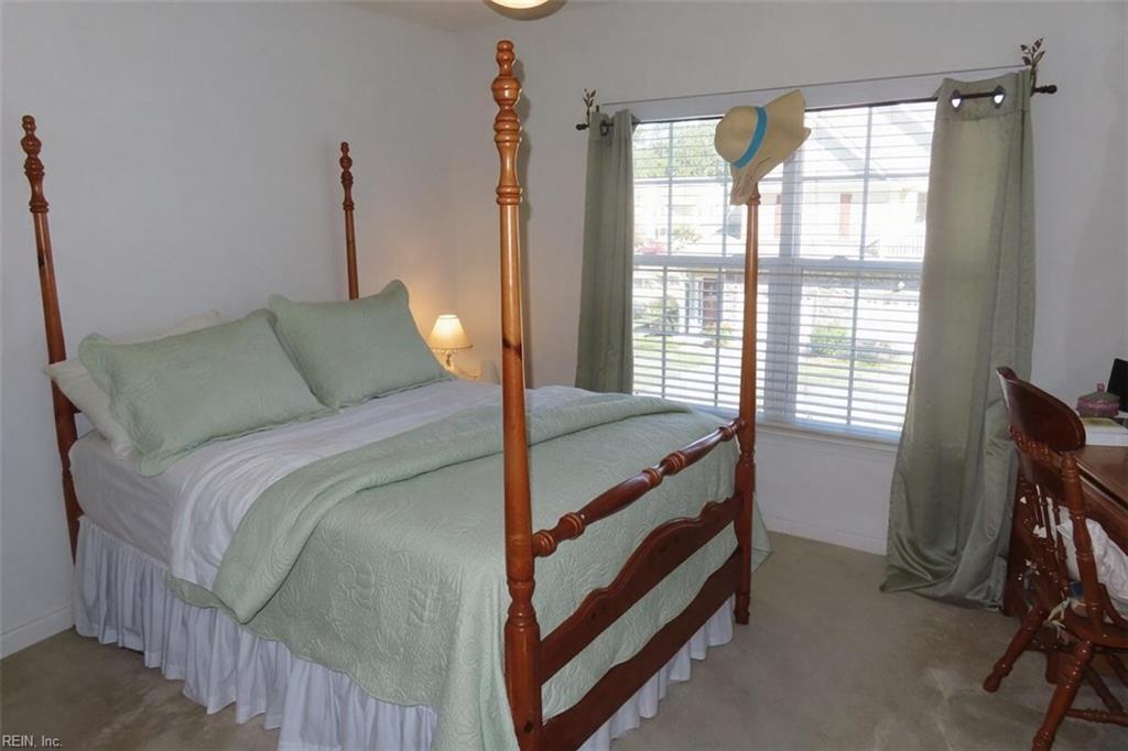1102 Sawgrass Ln N Property Photo 19